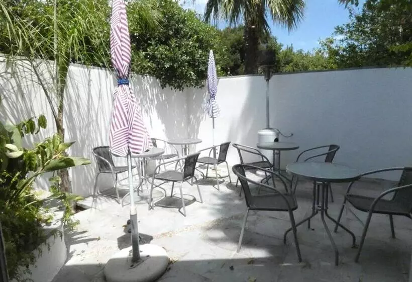 Majatalo Oceangolf Guest House