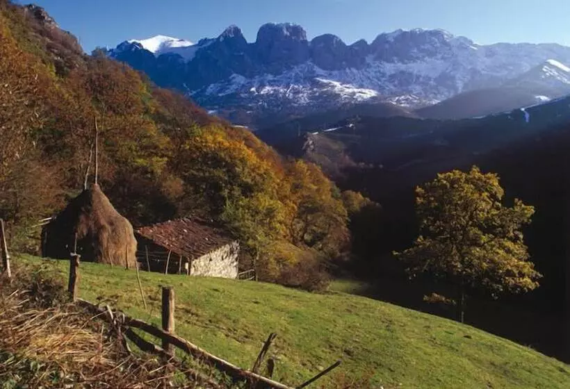 The Old Palace Tower / La Torre Del Palación