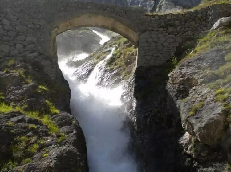 The Old Palace Tower / La Torre Del Palación