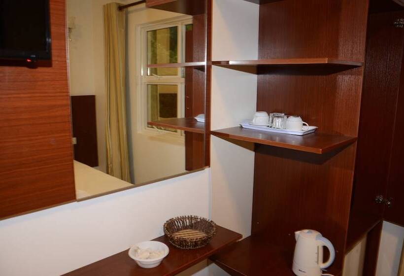 هتل Cornerstay At Dhangethi