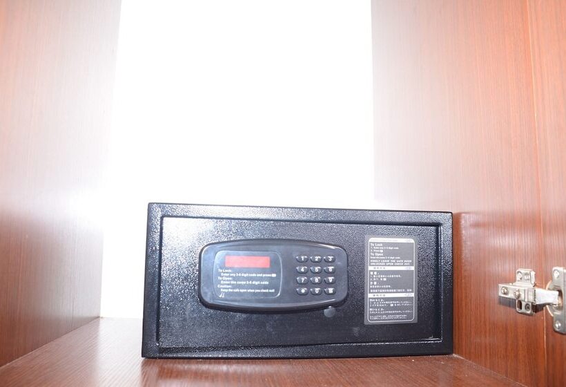 هتل Cornerstay At Dhangethi