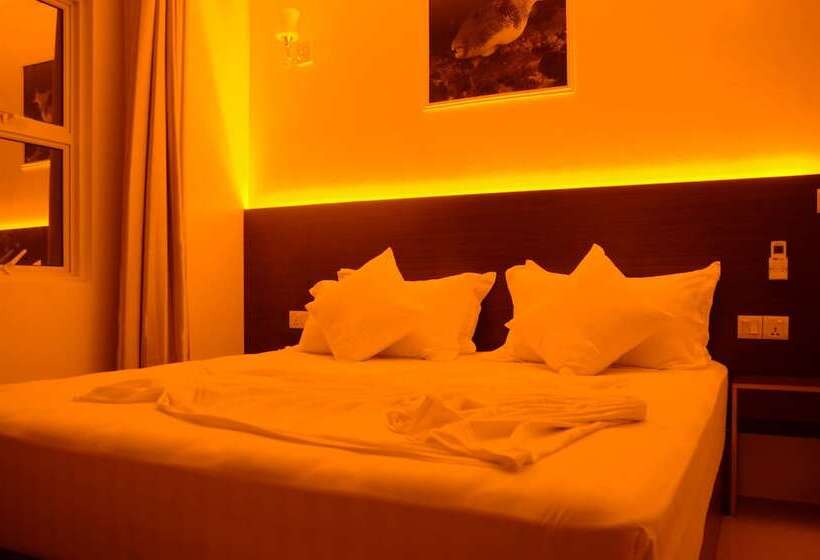 هتل Cornerstay At Dhangethi