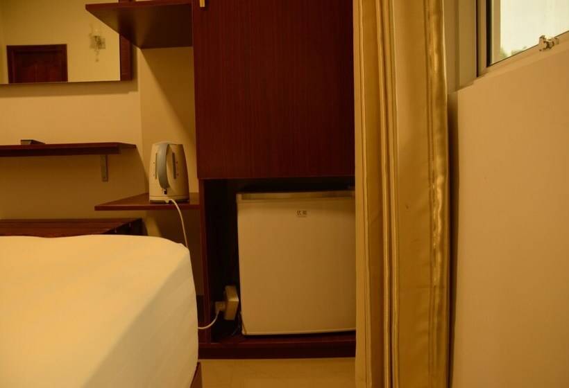 هتل Cornerstay At Dhangethi