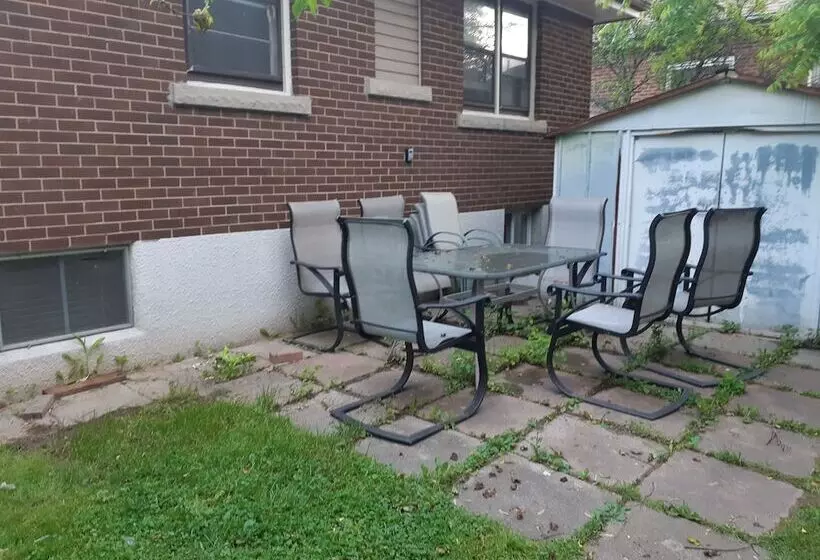 Majatalo Mcmaster Accommodations