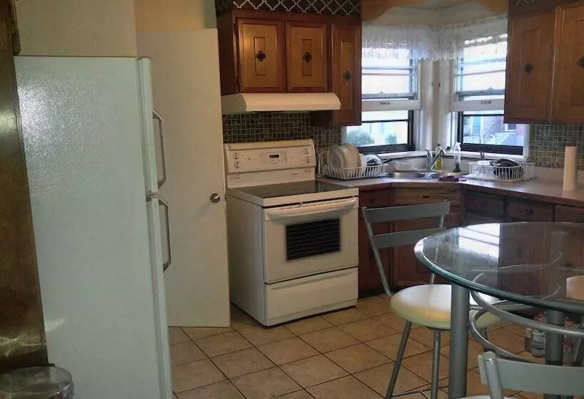 Majatalo Mcmaster Accommodations