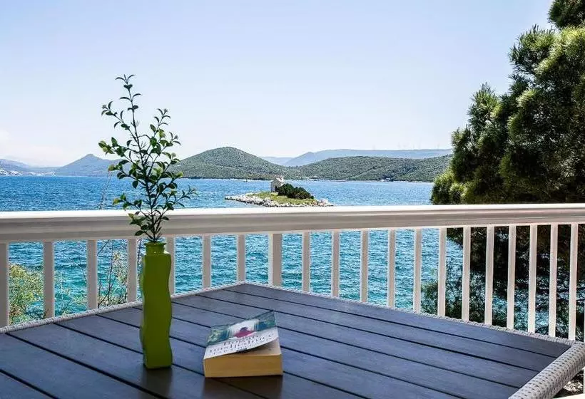 Apartments Krstičević