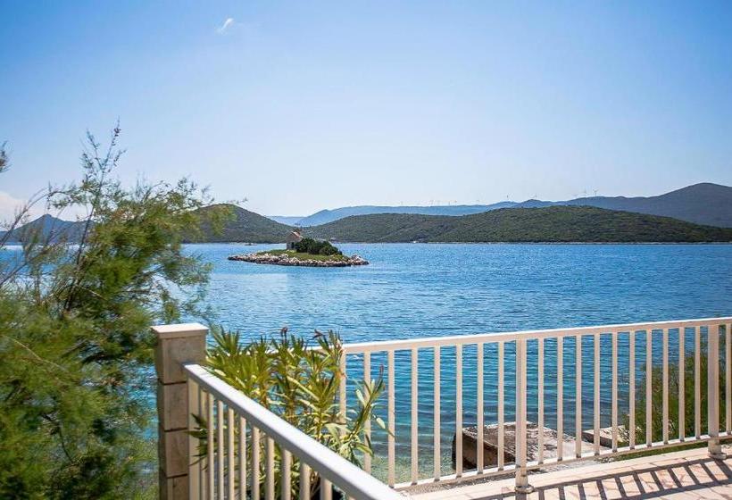 Apartments Krstičević