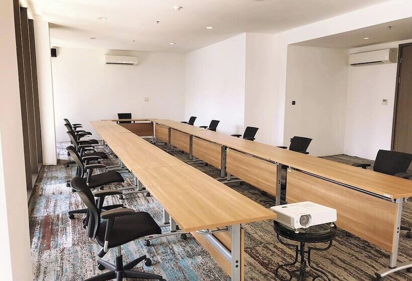 فندق Mangkuluhur Residences By Lorin