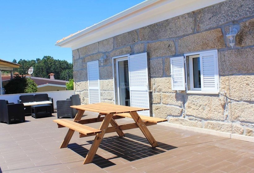 Charming House With Shared Pool In Requiao + Enclosed Garden