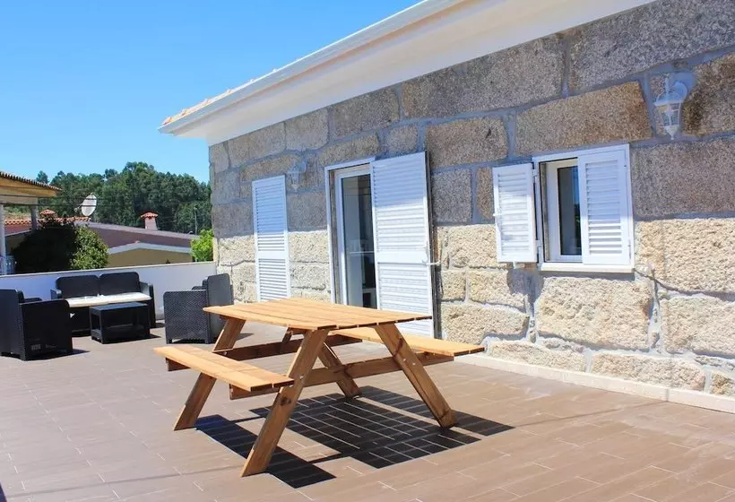 Charming House With Shared Pool In Requiao + Enclosed Garden