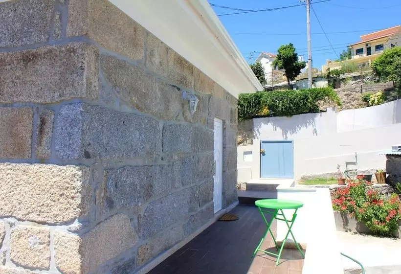 Charming House With Shared Pool In Requiao + Enclosed Garden