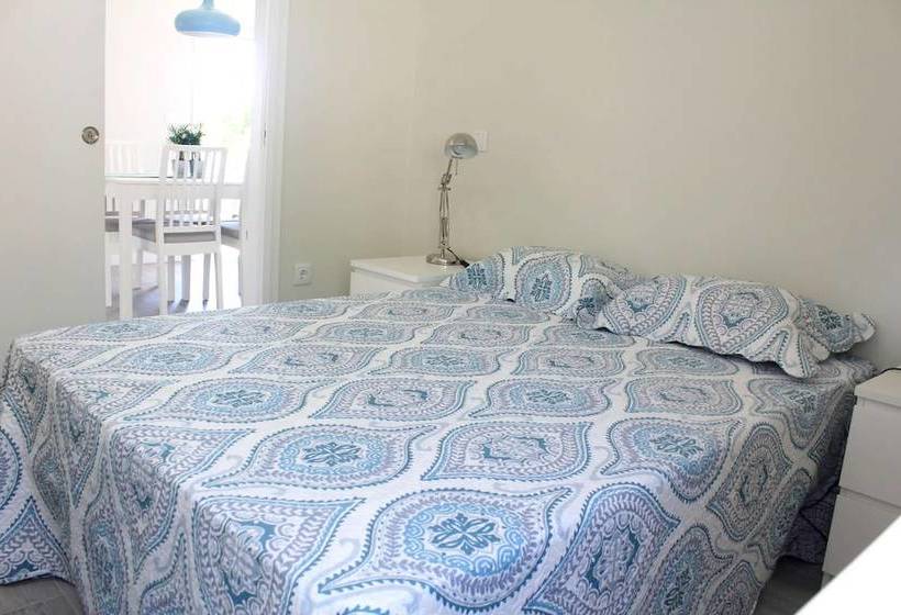 Charming House With Shared Pool In Requiao + Enclosed Garden