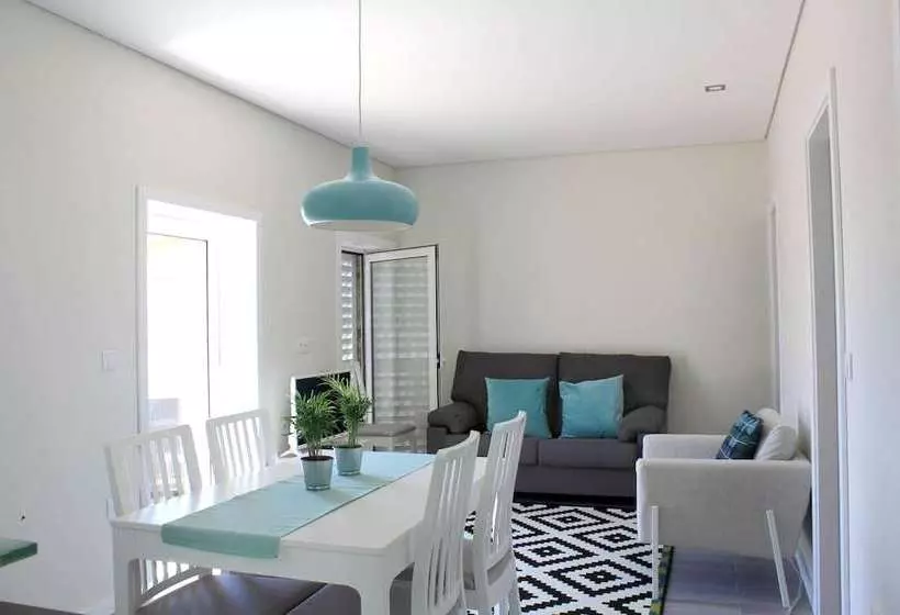 Charming House With Shared Pool In Requiao + Enclosed Garden