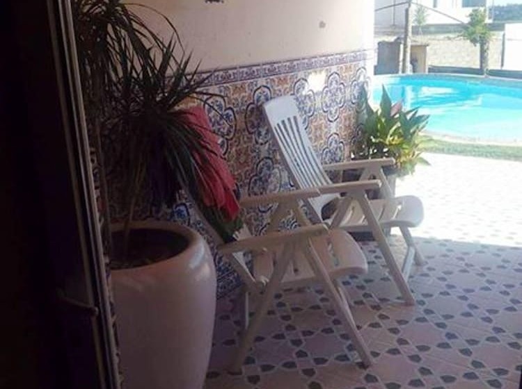 Charming House With Shared Pool In Requiao + Enclosed Garden