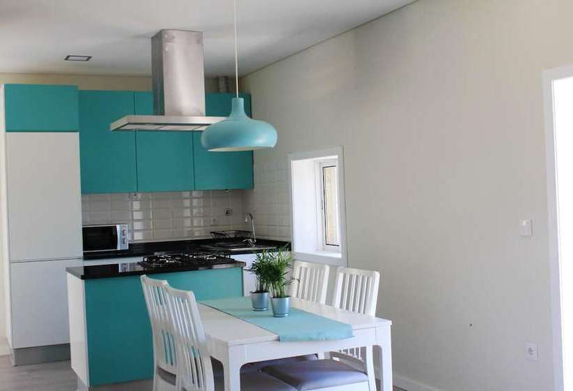 Charming House With Shared Pool In Requiao + Enclosed Garden