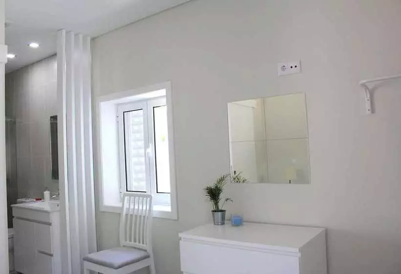 Charming House With Shared Pool In Requiao + Enclosed Garden