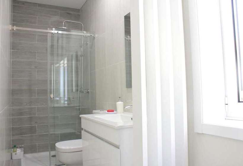 Charming House With Shared Pool In Requiao + Enclosed Garden