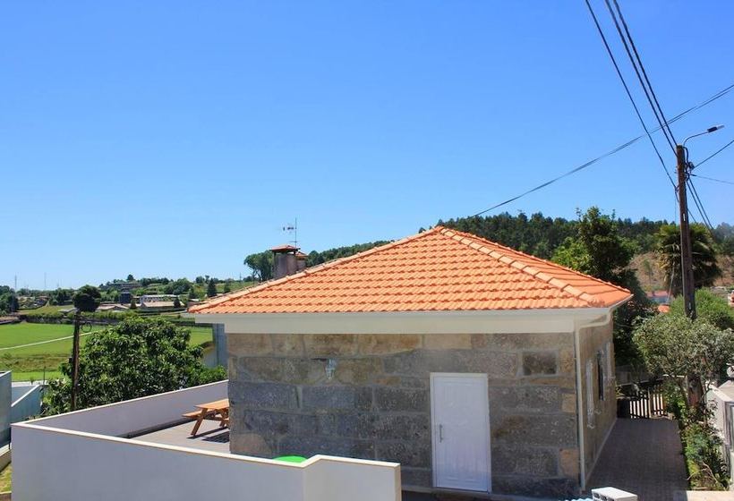 Charming House With Shared Pool In Requiao + Enclosed Garden