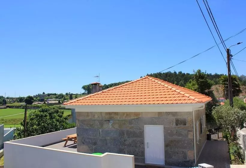 Charming House With Shared Pool In Requiao + Enclosed Garden