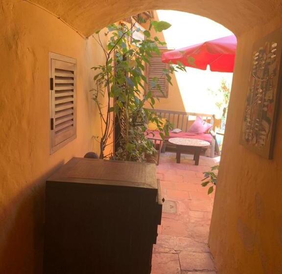 پانسیون Maison Augustin Ly