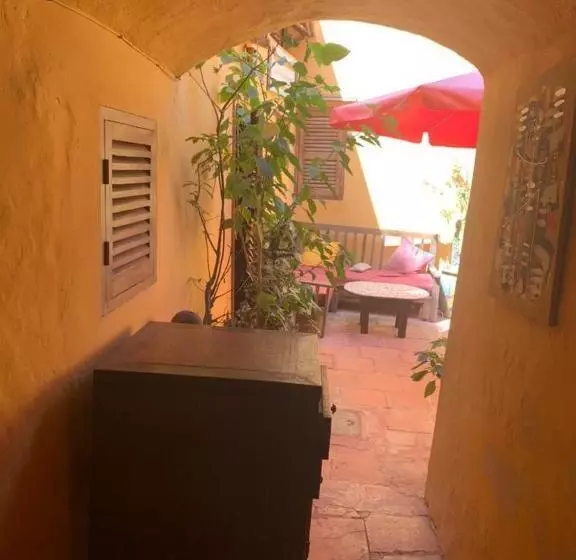 پانسیون Maison Augustin Ly