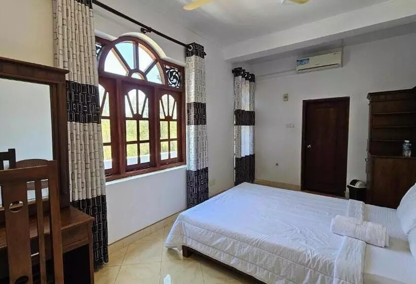 Hotelli Grand Villa Kalametiya