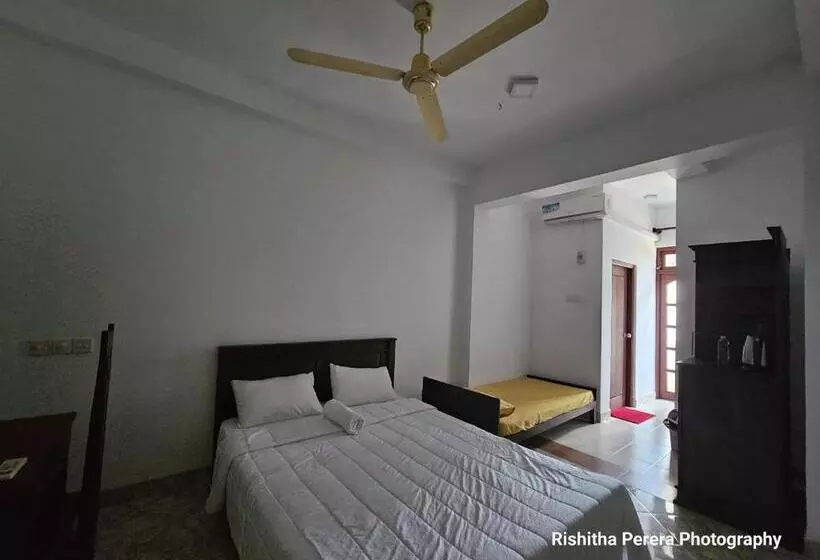 Hotelli Grand Villa Kalametiya