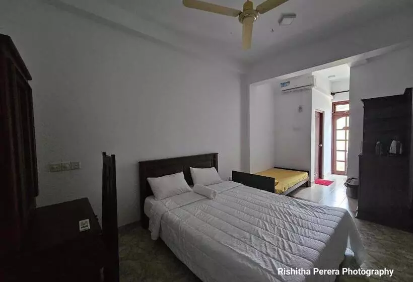 Hotelli Grand Villa Kalametiya