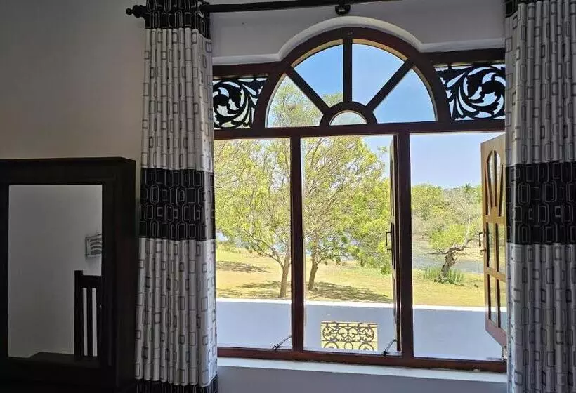 Hotelli Grand Villa Kalametiya