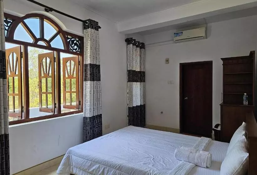 Hotelli Grand Villa Kalametiya