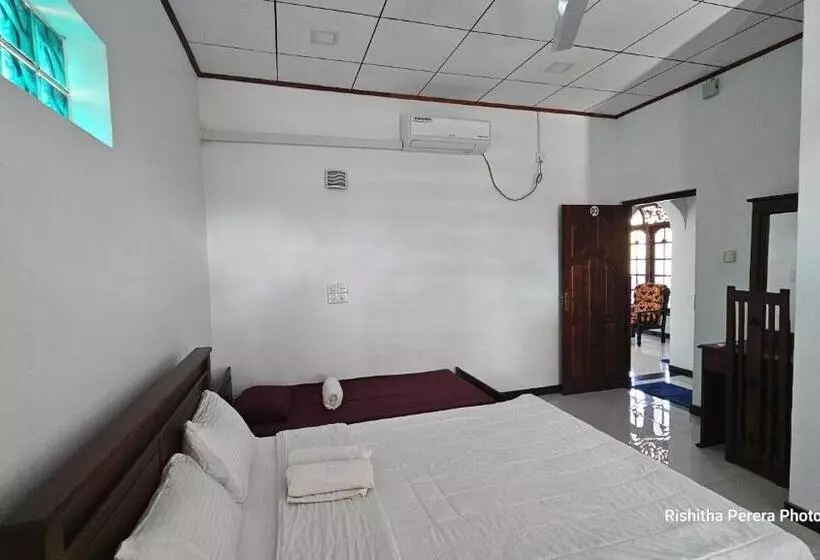 Hotelli Grand Villa Kalametiya