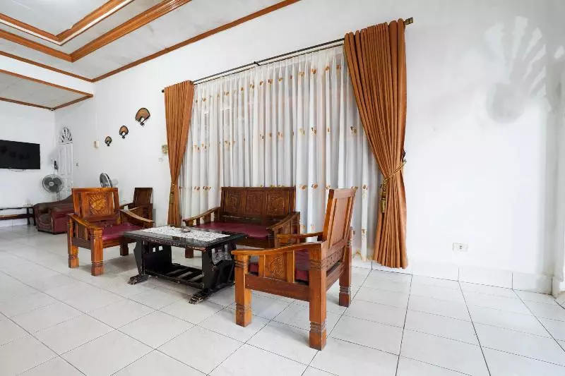 Hotelli Idayu Natuna Palembang
