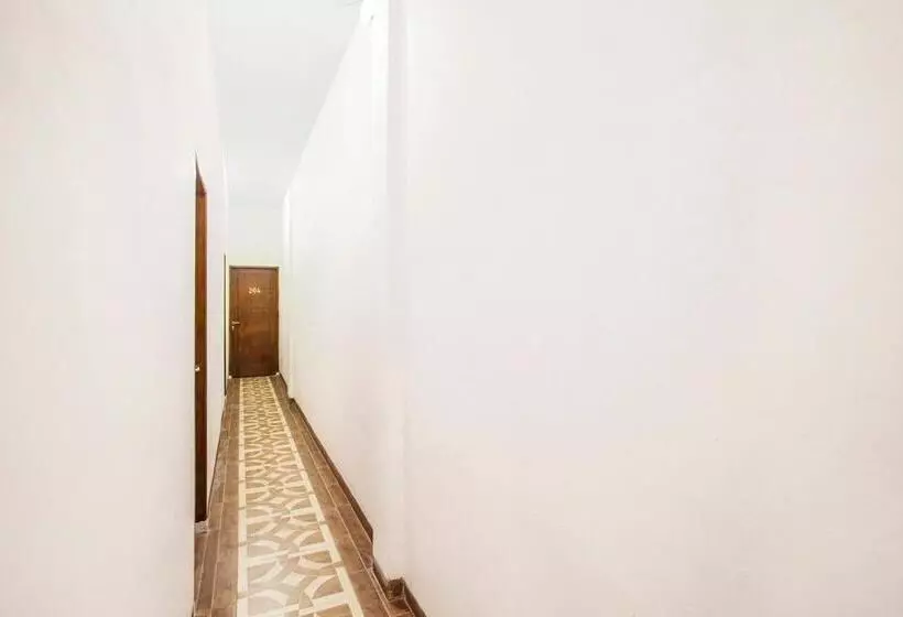 ホテル Oyo 2720 Sutomo Inn