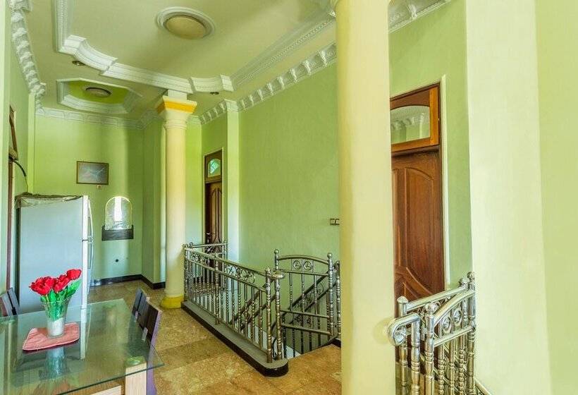 בית מלון כפרי Oyo 2848 Senaz Guesthouse