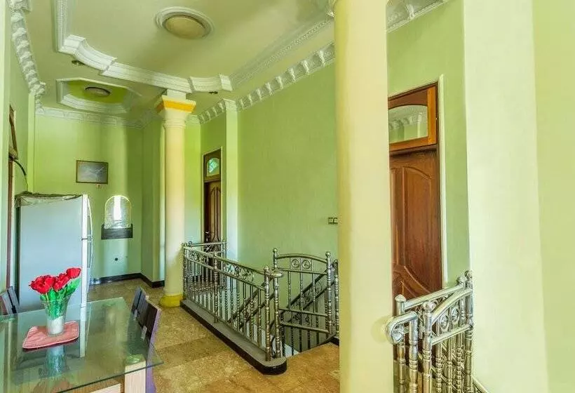 هتل Oyo 2848 Senaz Guesthouse