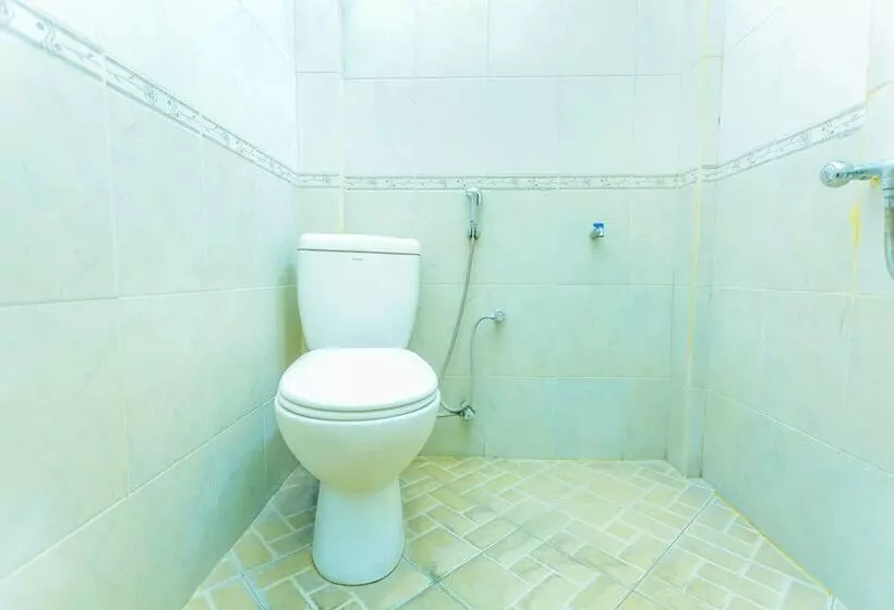 هتل Oyo 2848 Senaz Guesthouse