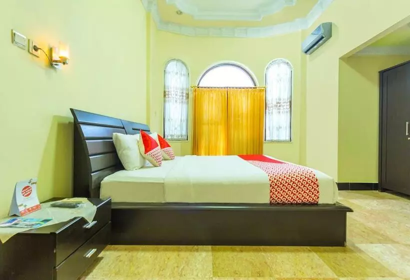 هتل Oyo 2848 Senaz Guesthouse