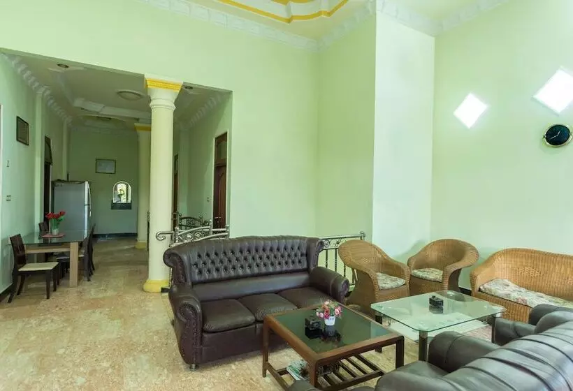 هتل Oyo 2848 Senaz Guesthouse