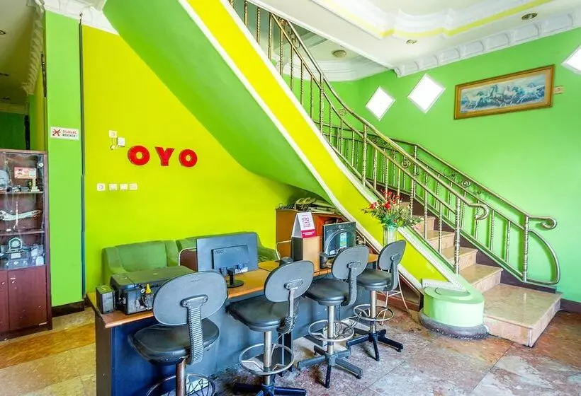 هتل Oyo 2848 Senaz Guesthouse