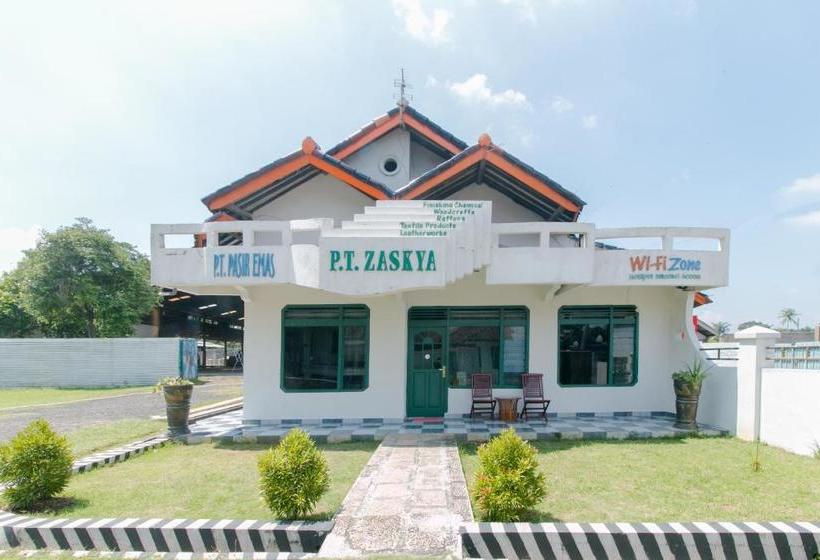 בית מלון כפרי Oyo 2858 Vafa Guesthouse