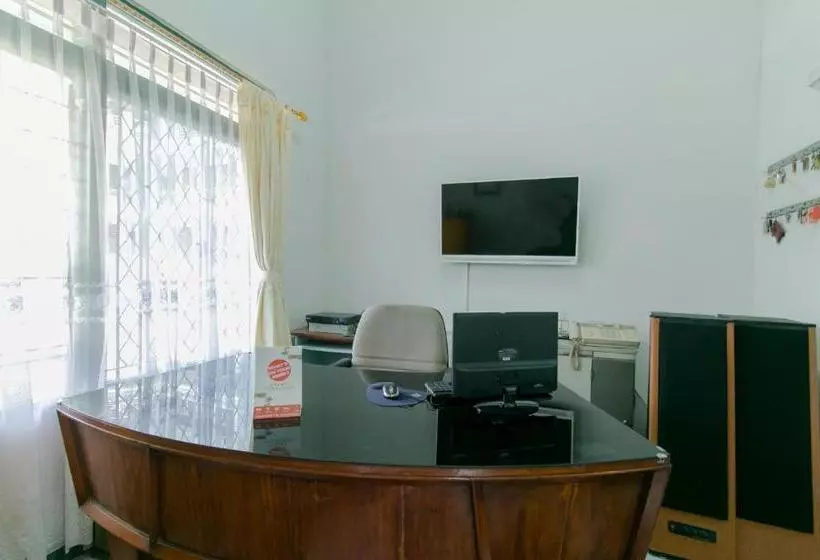 ホテル Oyo 2858 Vafa Guesthouse