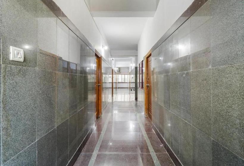 هتل Oyo 65430 Ysr Residency