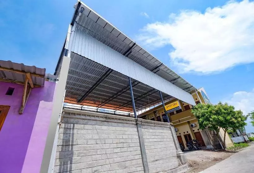 ホテル Spot On 2790 Bintang Selatan Syariah