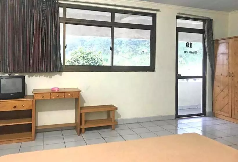 Hotelli Oyo 2787 Wisma Guci Kencana