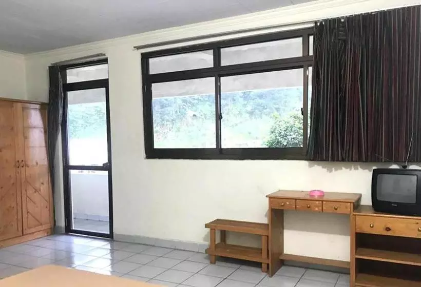 Hotelli Oyo 2787 Wisma Guci Kencana