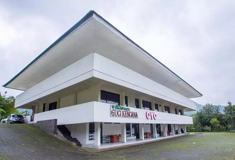 Hotelli Oyo 2787 Wisma Guci Kencana