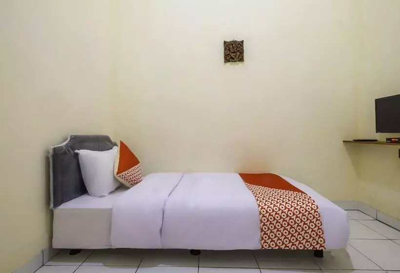 Hotelli Siliwangi Guest House Syariah Tasikmalaya Mitra Reddoorz