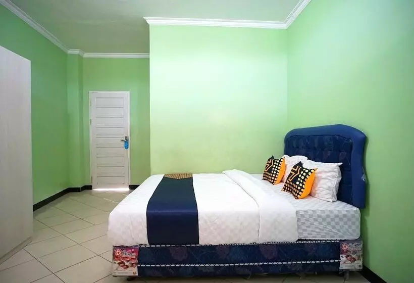 Hotelli Spot On 2729 Marzan Syariah Guest House