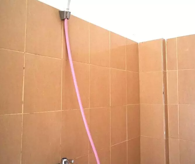 Hotelli Spot On 2729 Marzan Syariah Guest House