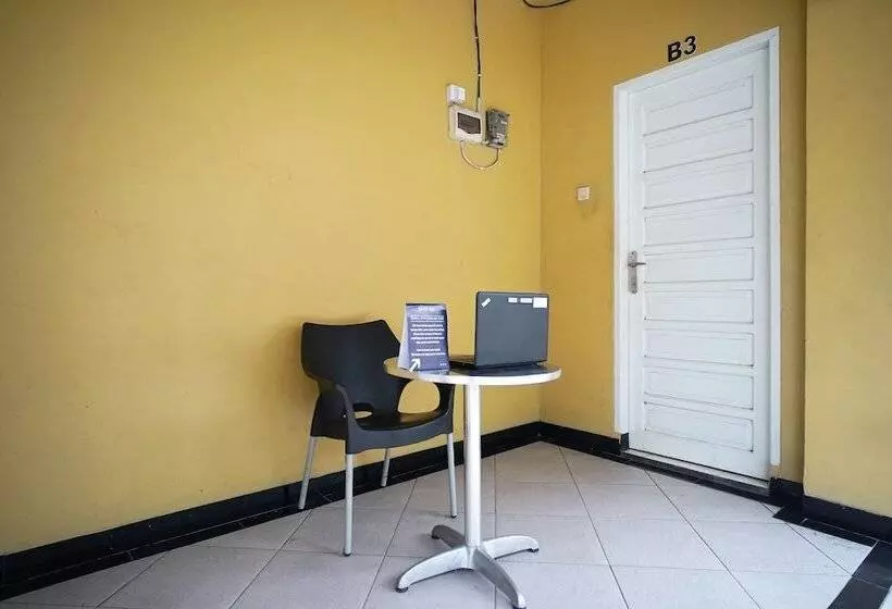 Hotelli Spot On 2729 Marzan Syariah Guest House